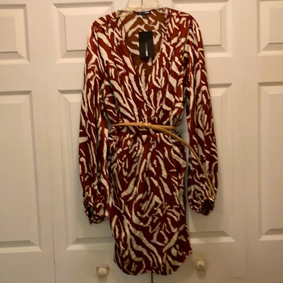 FASHION NOVA  LADIES DRESS - Picture 5 of 16